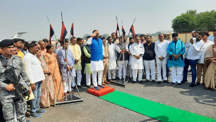 अलीगढ़  में उपमुख्यमंत्री बृजेश पाठक ने  जैन समाज को लुभाया, बोले मेहनत और पसीने से विशिष्ट स्थान हासिल किया