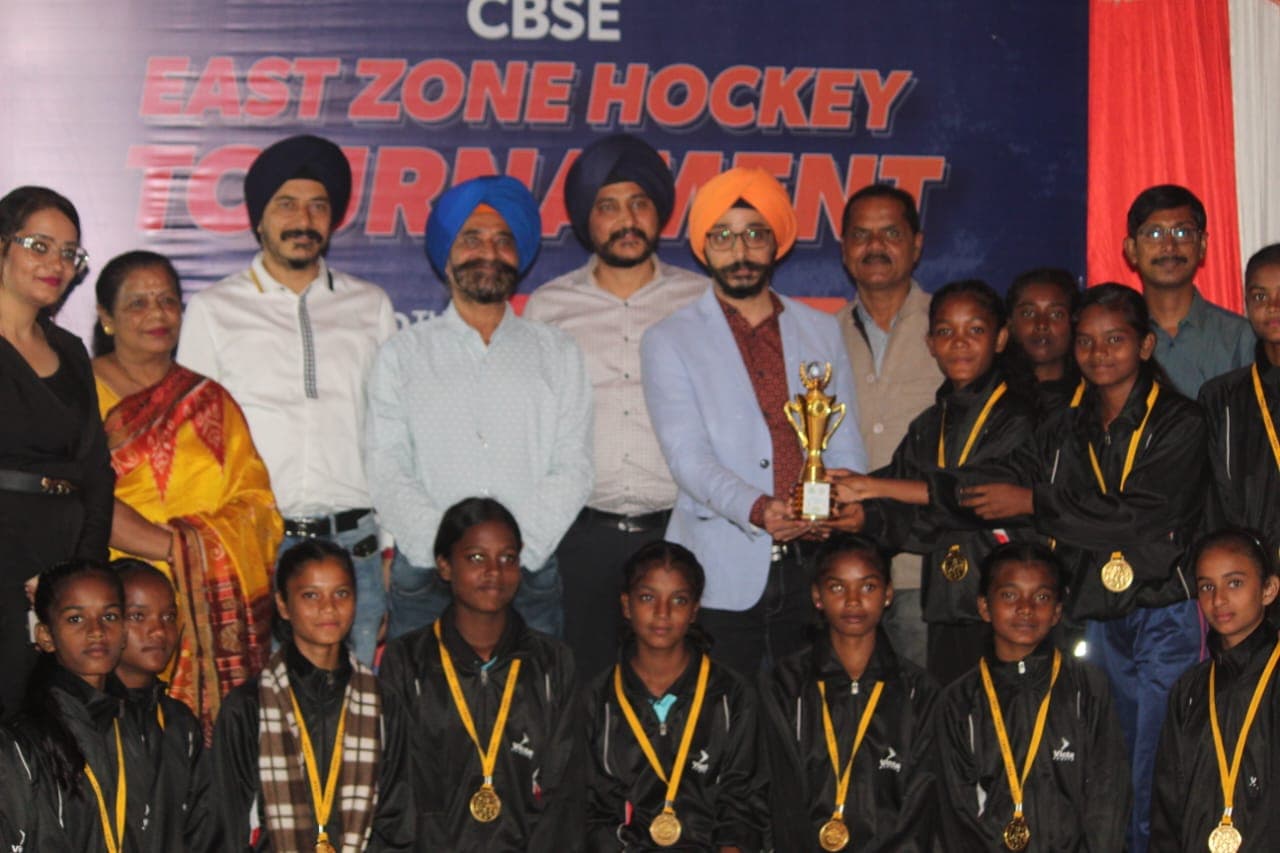 SGI स्कूल में आयोजित CBSE जोनल हॉकी टूर्नामेंट का समापन, बलिया के सबनीम स्कूल ने जीता स्वर्ण पदक