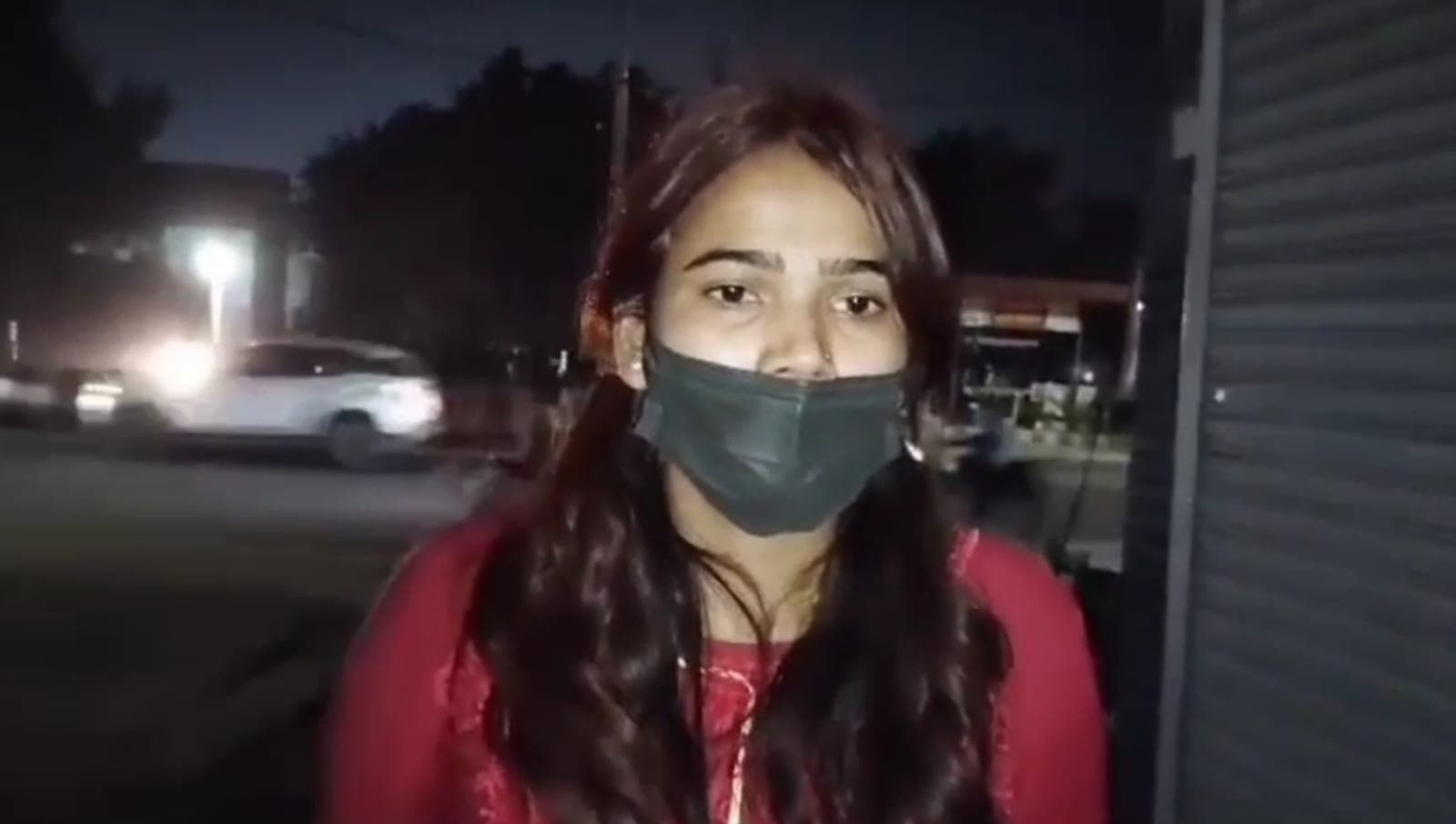 Aligarh : न्याय की गुहार लगाने पहुंची लड़की को थाने में घंटों बैठाया, वीडियो वायरल हुआ तो हरकत में आई पुलिस