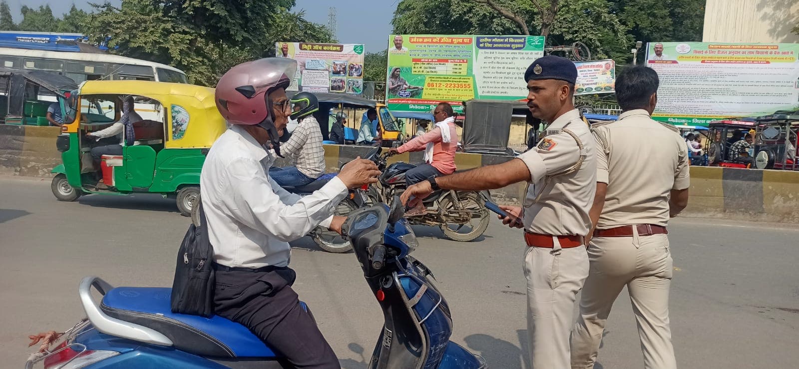 सासाराम: ट्रैफिक नियम तोड़ने वाले वाहन चालक हो जाएं सावधान, अभियान चलाकर काटे गए चालान की तस्वीरें देखें