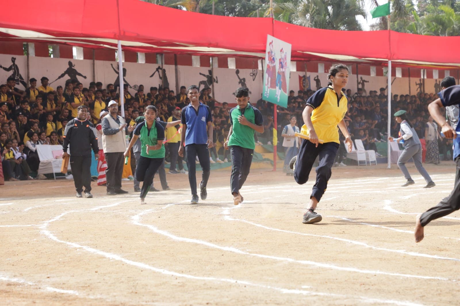 मनन विद्या मनरखन महतो स्कूल में बच्चों ने खेल में दिखाई प्रतिभा, मार्च पास्ट व बैंड डिस्प्ले से जीता दिल