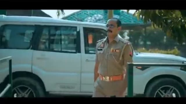 UP News: एसएचओ पर चढ़ा रील का बुखार, वीडियो वायरल होने पर किए गए लाइन हाजिर