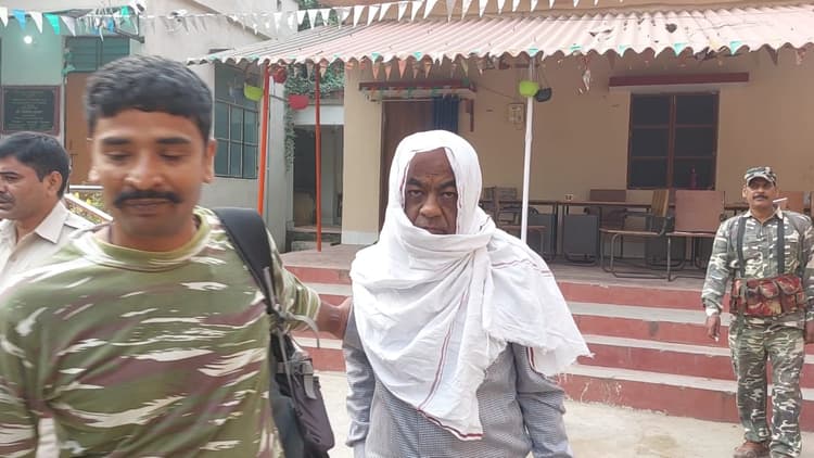 बिहार: लखीसराय के DTO मोहम्मद जिया उल्लाह गिरफ्तार, बालू का ठेका दिलाने के नाम पर ऐंठे थे लाखों रुपए