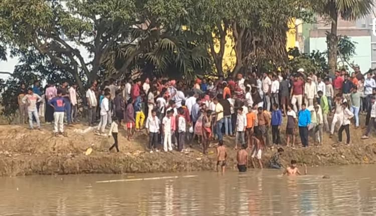 पटना: संपतचक में अर्ध्य देने के दौरान दो  भाई समेत 3 के डूबने से मौत, आक्रोशित लोगों ने किया सड़क जाम