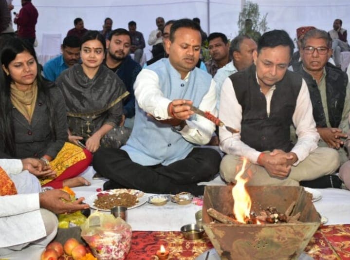 Kartik Purnima : गंगा मेले के लिए बरेली में सजा तंबूओं का शहर, लाखों भक्तों की सुविधा को ट्रेनों का स्टापेज