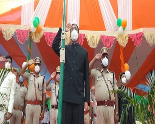 Swatantrata Diwas 2020, Bihar Updates: बिहार में सादगी के साथ मना आजादी का जश्न, देखें  झंडोत्तोलन की तस्वीरें और वीडियो...