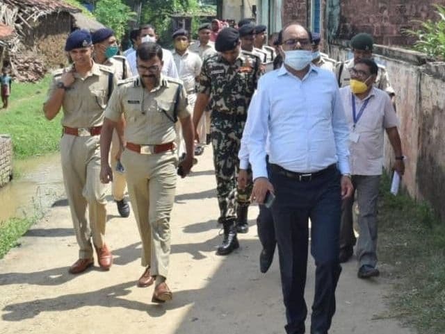 नदी में ही बन गया सरकारी स्कूल, पटना डीएम ने दिये जांच के आदेश, जानिये क्या है मामला