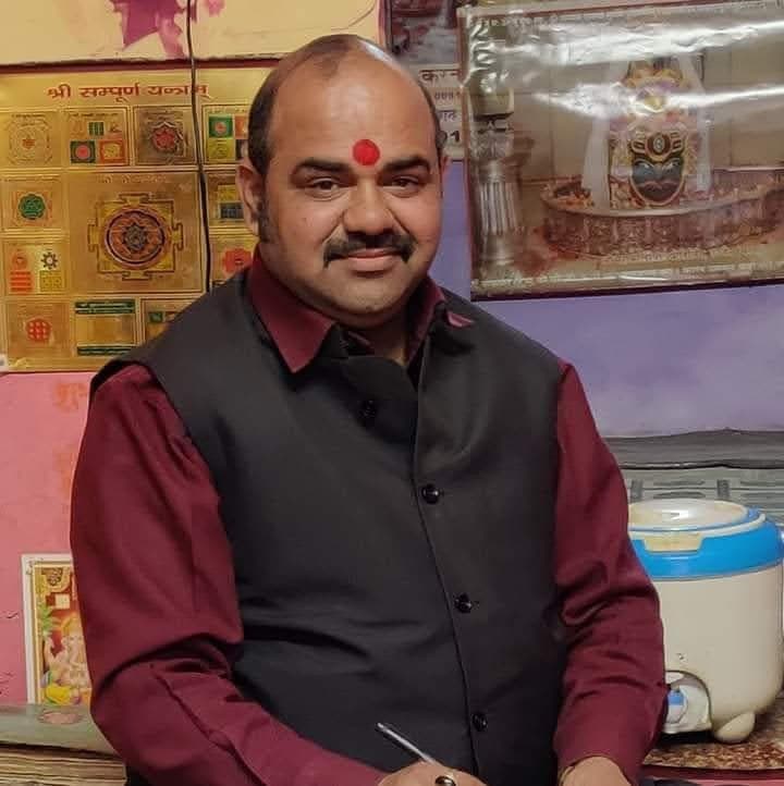 Aligarh News: ज्योतिषाचार्य पंडित हृदय रंजन का दावा- 2022 में आकाश से आएगी आफत, पीछा नहीं छोड़ेगा Corona