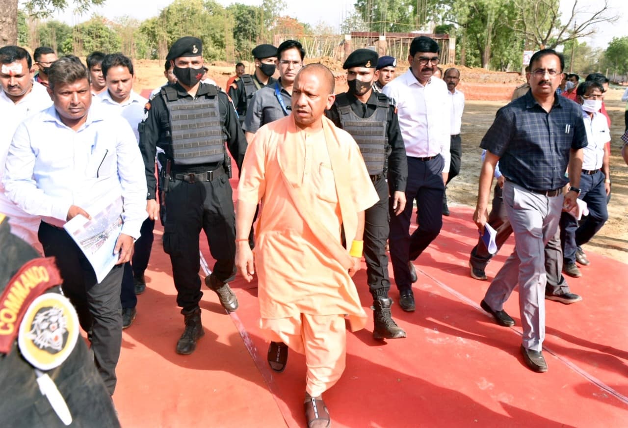 UP News: योगी सरकार ने फिर चलाया तबादला एक्सप्रेस, इन तीन जिलों के DM बदले, दो दिन में तीसरी सूची जारी