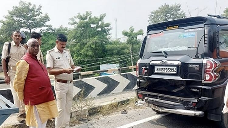 गोपालगंज में सड़क हादसे का शिकार हुए BJP विधायक, प्रमोद कुमार की गाड़ी में ट्रक ने मारी टक्कर, बाल-बाल बचे