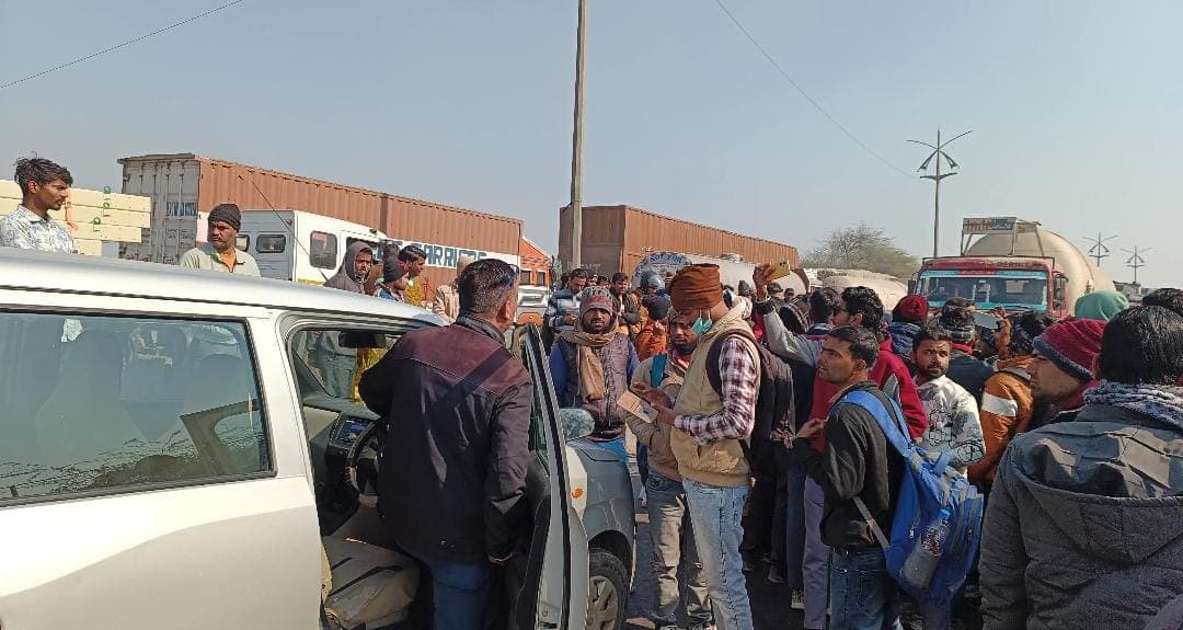 Agra News: स्कूल प्रशासन की लापरवाही के चलते नहीं हो पाया CTET का एग्जाम, परीक्षार्थियों ने NH-92 को किया जाम