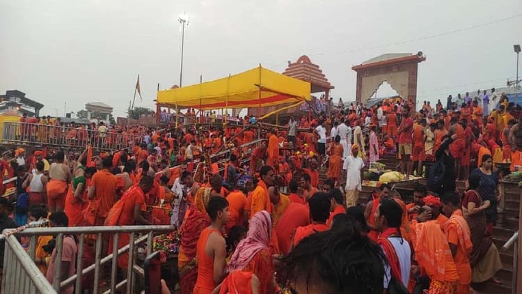 श्रावणी मेला: कांवरिया से मनमाना दाम वसूल रहे दुकान पर एमओ की छापेमारी, अधिक ली गई राशि लौटाया वापस