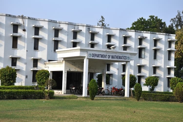 Aligarh News : एएमयू के गणित विभाग को एक बार फिर देश में पहला स्थान, यूएस न्यूज की वर्ल्ड रैंकिंग जारी