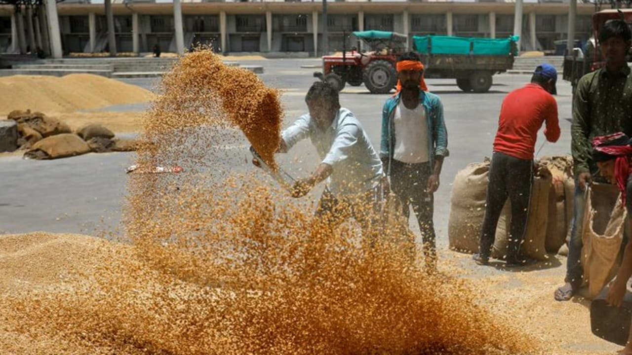आटे की बेतहाशा बढ़ती कीमतों पर अंकुश लगाने के लिए मोदी सरकार ने किया बड़ा फैसला, निर्यात पर लगी रोक