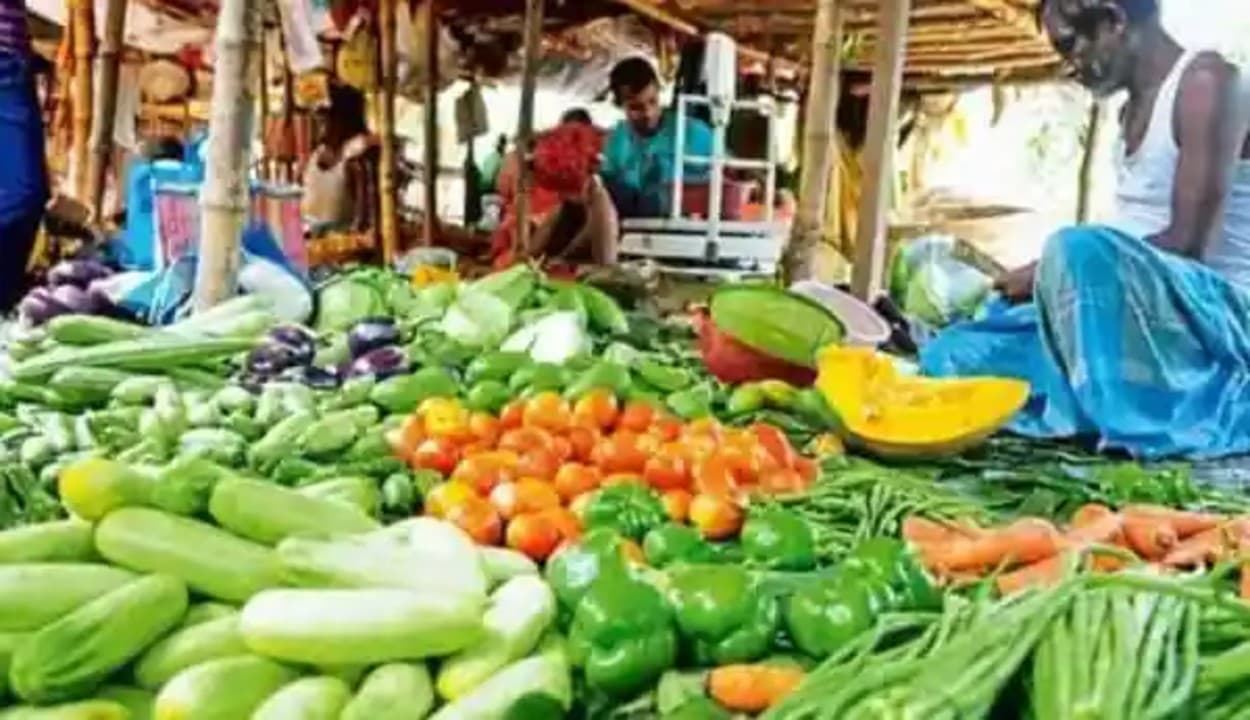 Wholesale inflation: जुलाई में खाने-पीने के सामानों ने दी राहत, तेल-गैस की कीमतों ने उपभोक्ताओं को किया बेदम