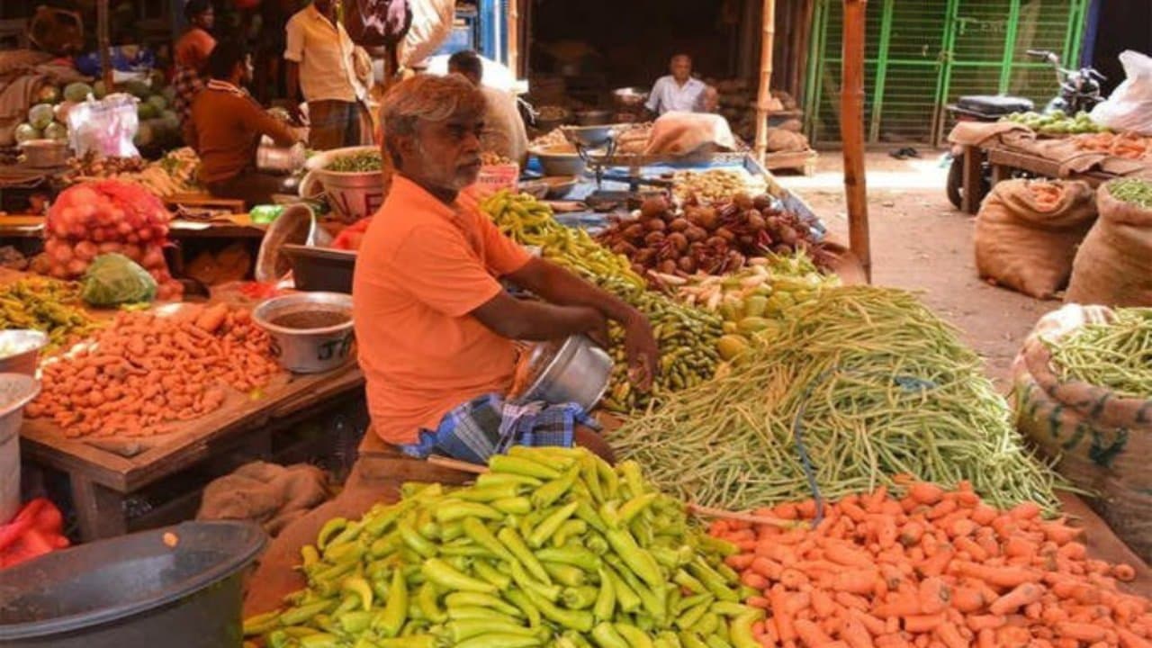थोक महंगाई 2 साल के निचले स्तर पर, खाने की चीजें अब भी महंगी