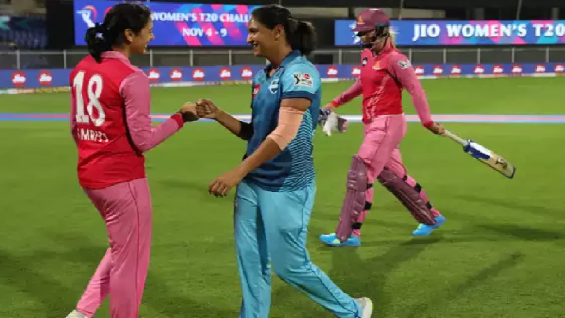 Women’s T20 Challenge 2020 Final : ट्रेलब्लेजर्स बनी महिला टी20 क्रिकेट चैलेंज की चैंपियन, फाइनल में सुपरनोवास को 16 रन से हराया
