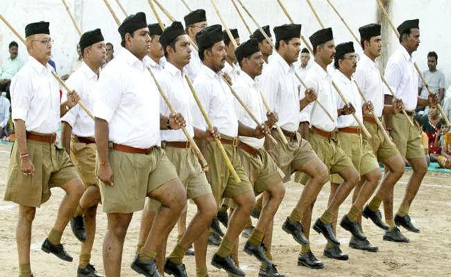 पीलीभीत की दलित बस्ती में लगी आरएसएस की शाखा का बसपा नेताओं ने किया विरोध, स्वयंसेवक को पीटा, ध्वज उखाड़ फेंका