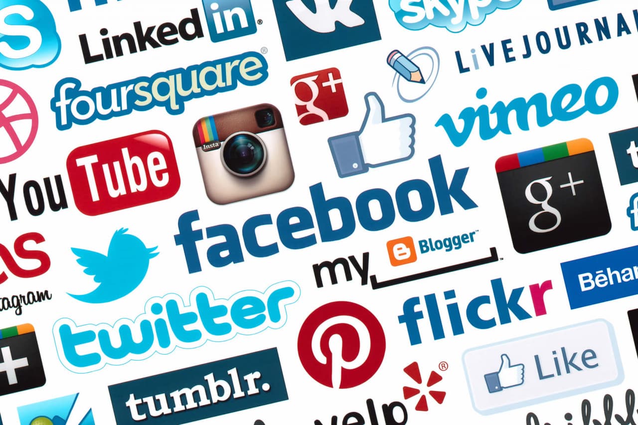 World Social Media Day 2022: फेसबुक नहीं, ये था सबसे पहला सोशल मीडिया प्लैटफॉर्म World Social Media Day 2022: फेसबुक नहीं, ये था सबसे पहला सोशल मीडिया प्लैटफॉर्म
