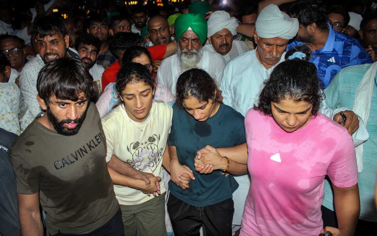 पहलवानों के समर्थन में उतरे 1983 वर्ल्ड कप विजेता क्रिकेटर्स, कपिल देव ने की यह अपील