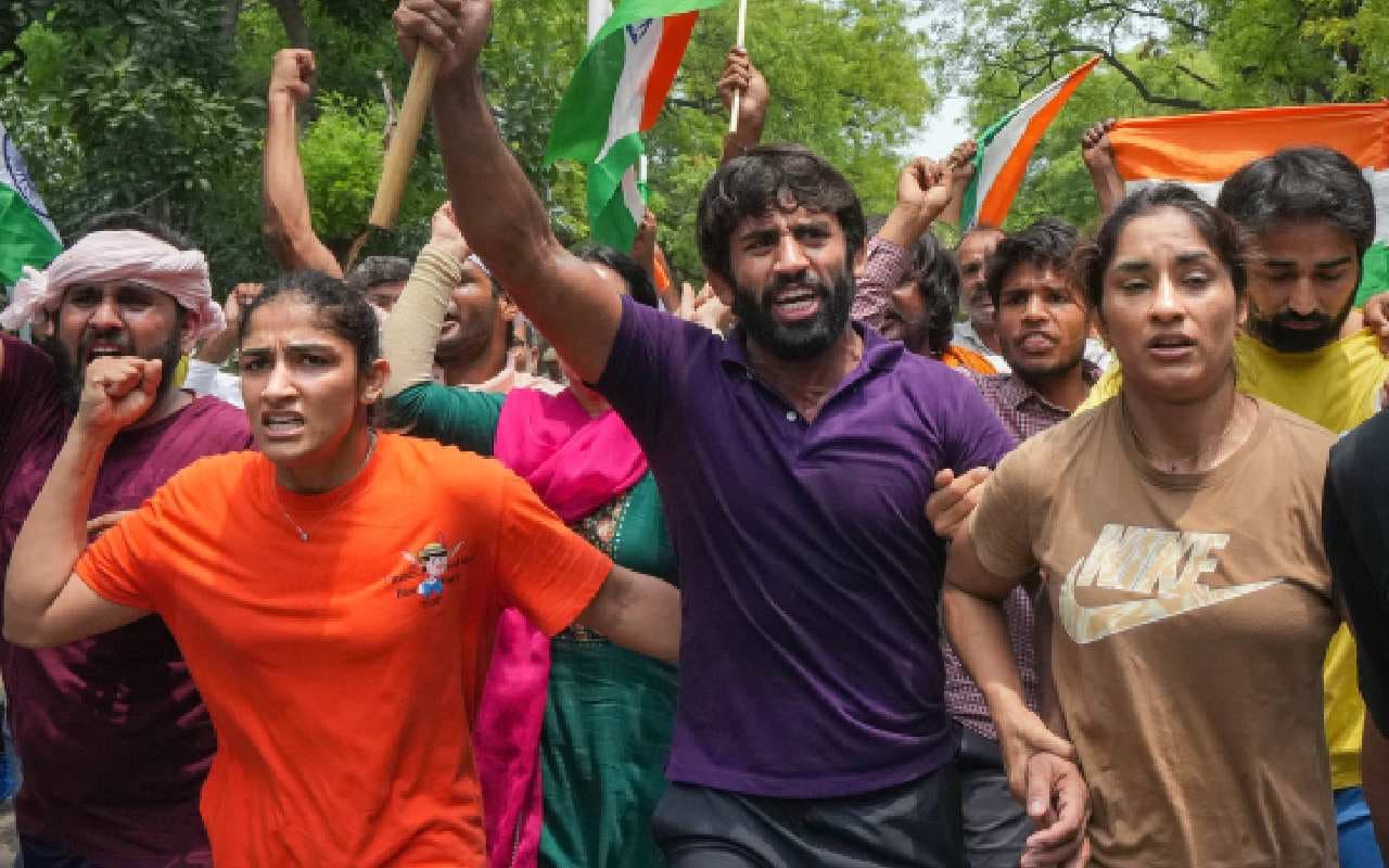 Prayagraj News: चुनावी दंगल में पहलवानों का दांव, बताया इस बार किसकी बनेगी सरकार