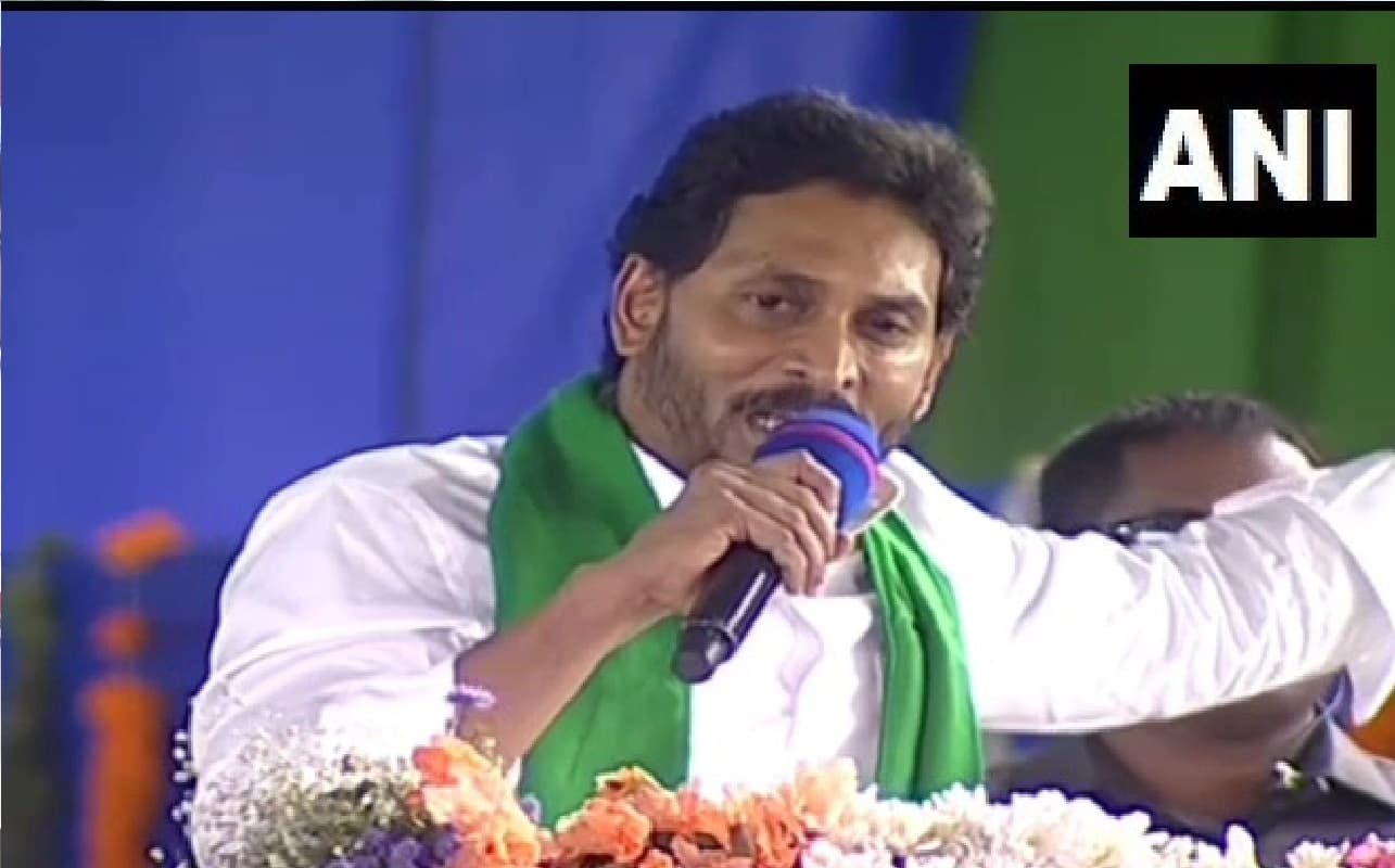 जगन मोहन रेड्डी ने उड़ाया चंद्रबाबू नायडू का मजाक, TDP के घोषणा पत्र को बताया ‘बिसी बेले भात’