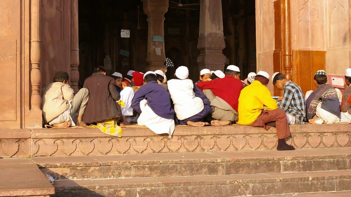 फ्रांस में इस्लामी कट्टरपंथ के खिलाफ बड़ी कार्रवाई, बंद किया मस्जिद