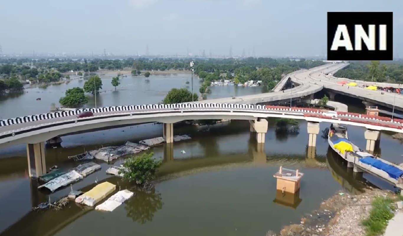 Delhi Flood: यमुना फिर उफान पर, दिल्ली पर मंडराया बाढ़ का खतरा