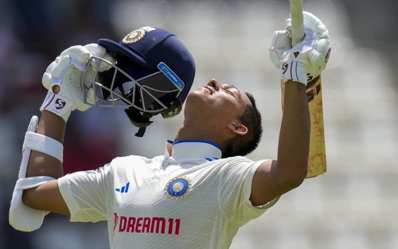 IND vs WI: यशस्वी जायसवाल ने डेब्यू टेस्ट में 171 रन जड़ रचा इतिहास, यह रिकॉर्ड दर्ज करने वाले पहले भारतीय बने