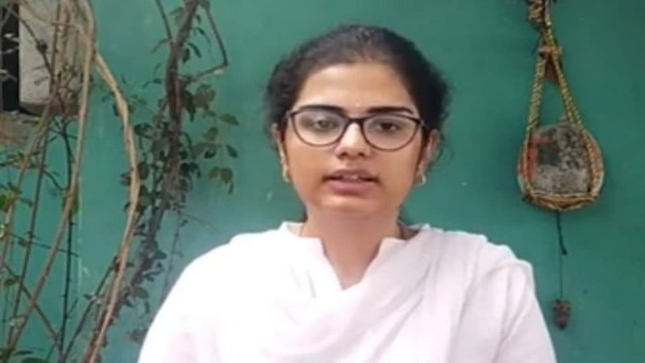 बनना चाहती थी डॉक्टर और बन गई सरपंच, महाराष्ट्र में 21 वर्षीय मेडिकल की छात्रा जीती पंचायत चुनाव