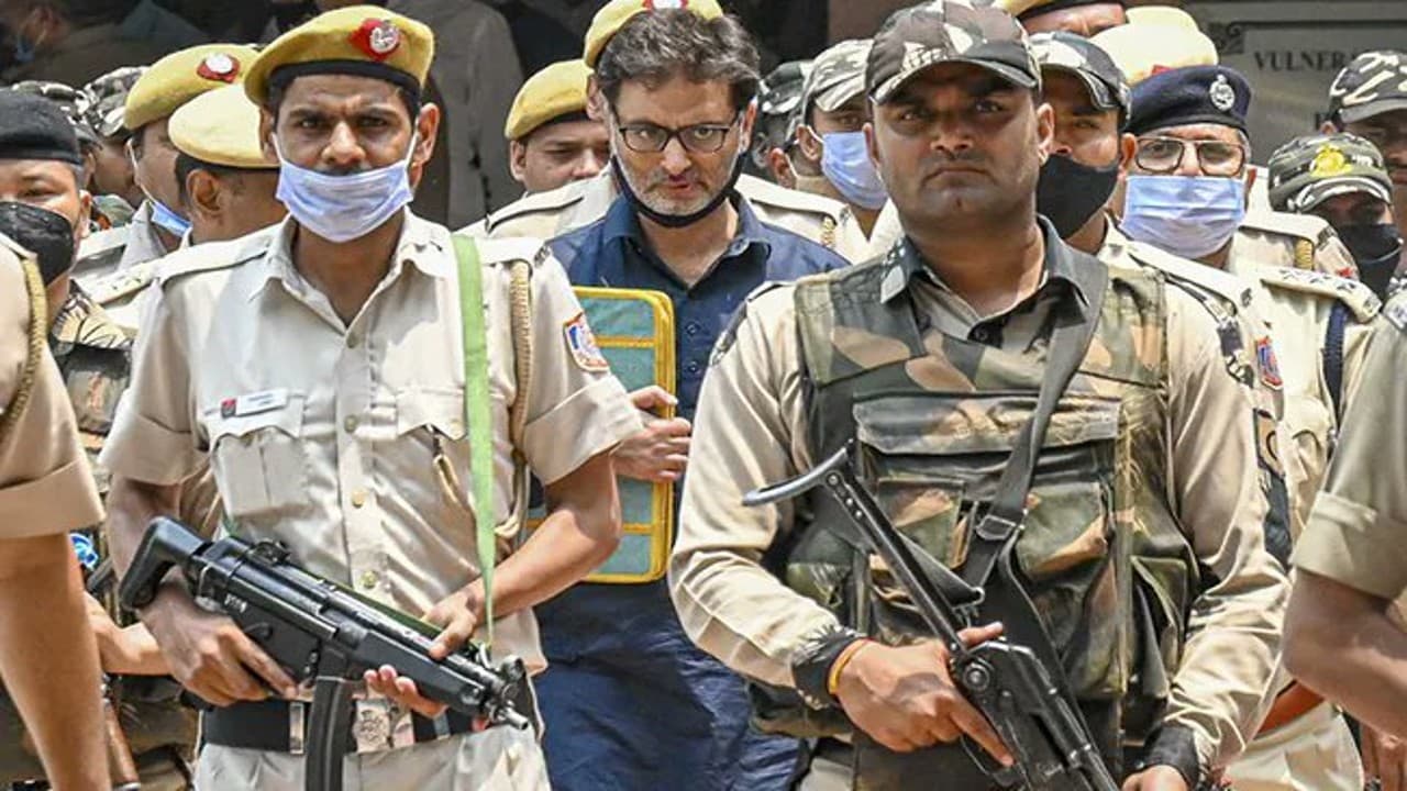 अनुमति के बिना सुप्रीम कोर्ट पहुंचा यासीन मलिक, परिसर में मची सनसनी, जानें पूरा मामला