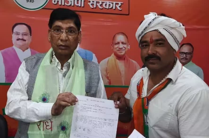 यूपी नगर निगम चुनावः आगरा में भाजपा ने हिस्ट्रीशीटर रवि दिवाकर को बनाया प्रत्याशी, सोशल मीडिया पर फोटो वायरल