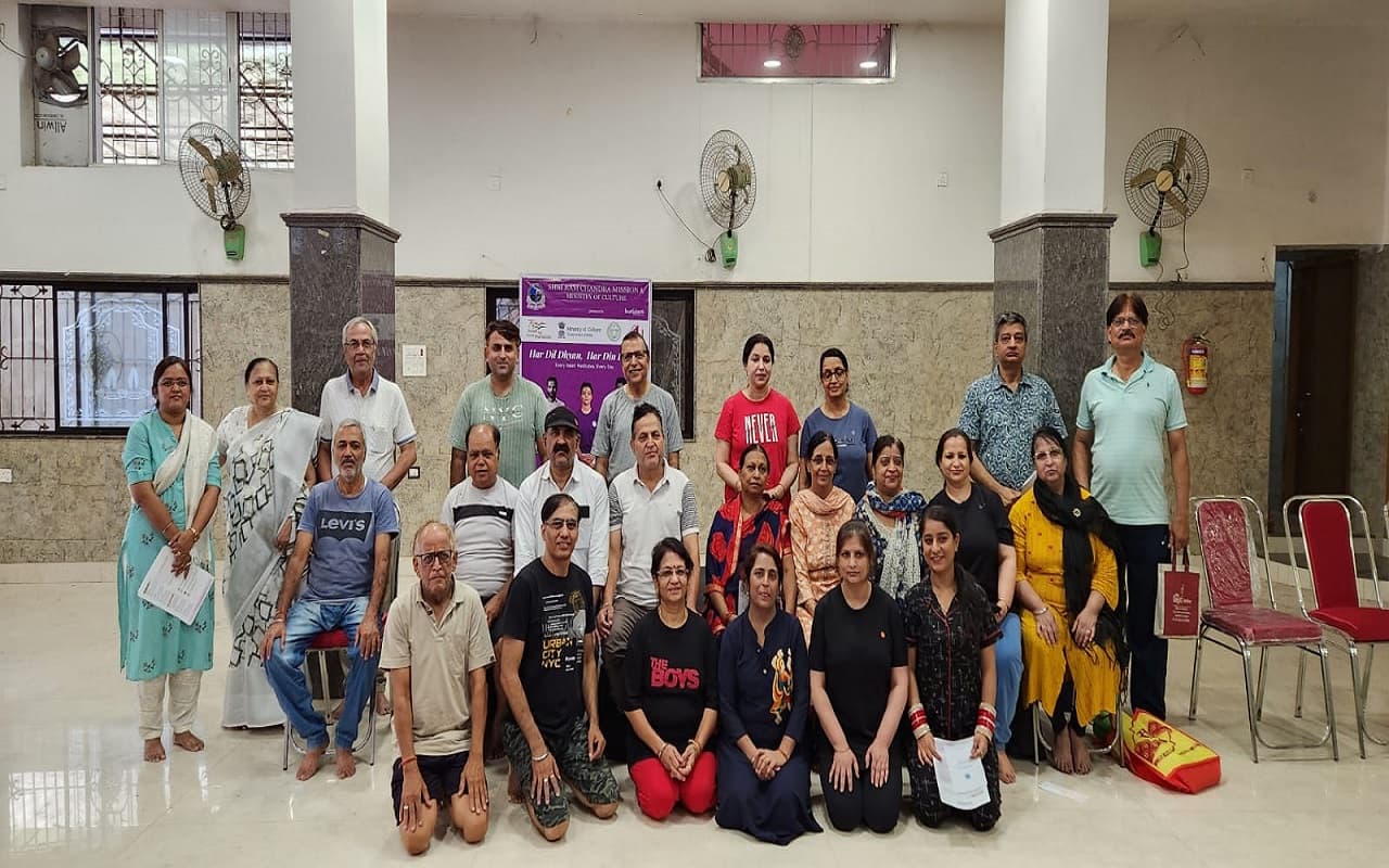 झारखंड: तीन दिवसीय योग कार्यशाला शुरू, ट्रेंड ट्रेनर बहावलपुरी पंजाबी समाज के लोगों को कर रहे प्रशिक्षित