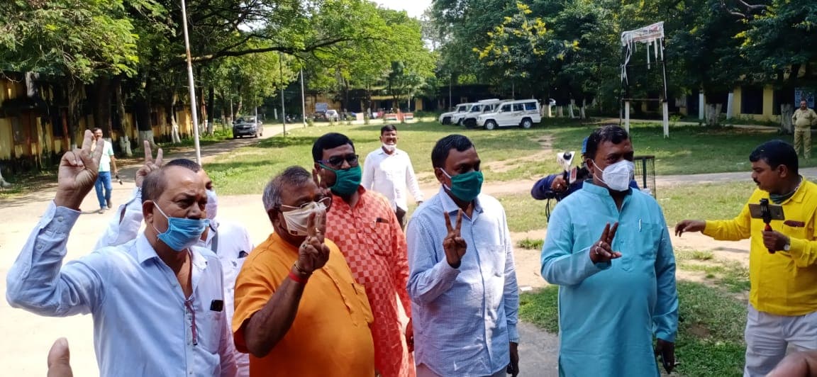 बेरमो में भाजपा प्रत्याशी योगेश्वर महतो बाटुल ने किया नामांकन, हेमंत सोरेन पर बरसे एनडीए के नेता बेरमो में भाजपा प्रत्याशी योगेश्वर महतो बाटुल ने किया नामांकन, हेमंत सोरेन पर बरसे एनडीए के नेता