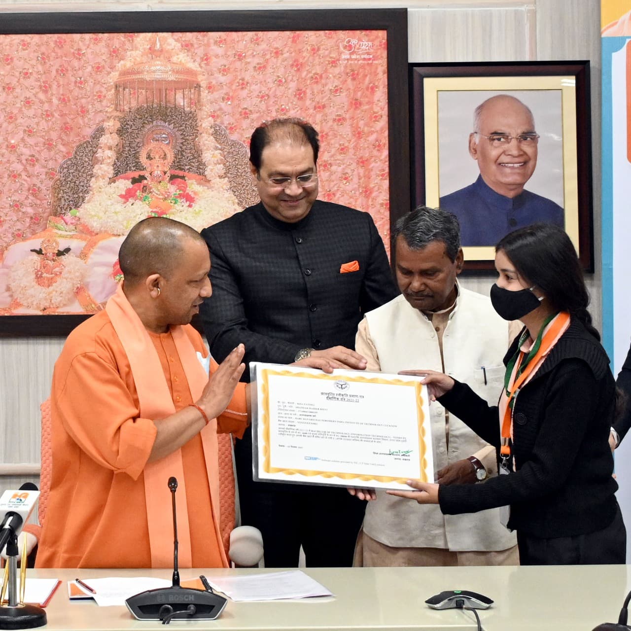 Lucknow News: 12.17 लाख मेधावी स्टूडेंट्स को CM योगी ने दी 459 करोड़ की सौगात, जमकर पढ़ने की दी सलाह