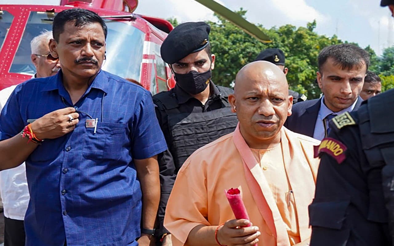 Explainer: योगी आदित्यनाथ बीजेपी संसदीय बोर्ड से बाहर होने पर भी क्यों हैं खामोश?