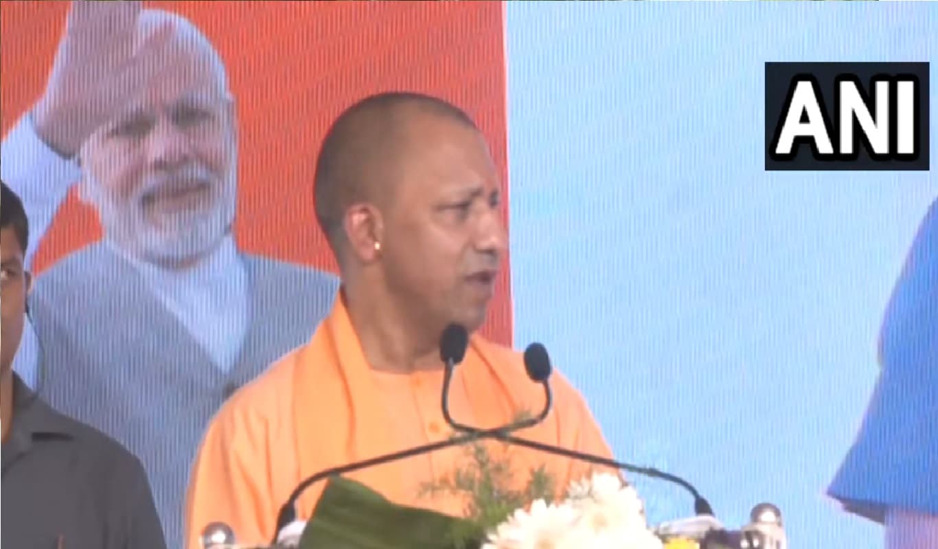 कर्नाटक चुनाव में योगी आदित्यनाथ की धमाकेदार एंट्री, रोड शो के बाद कांग्रेस पर जमकर साधा निशाना