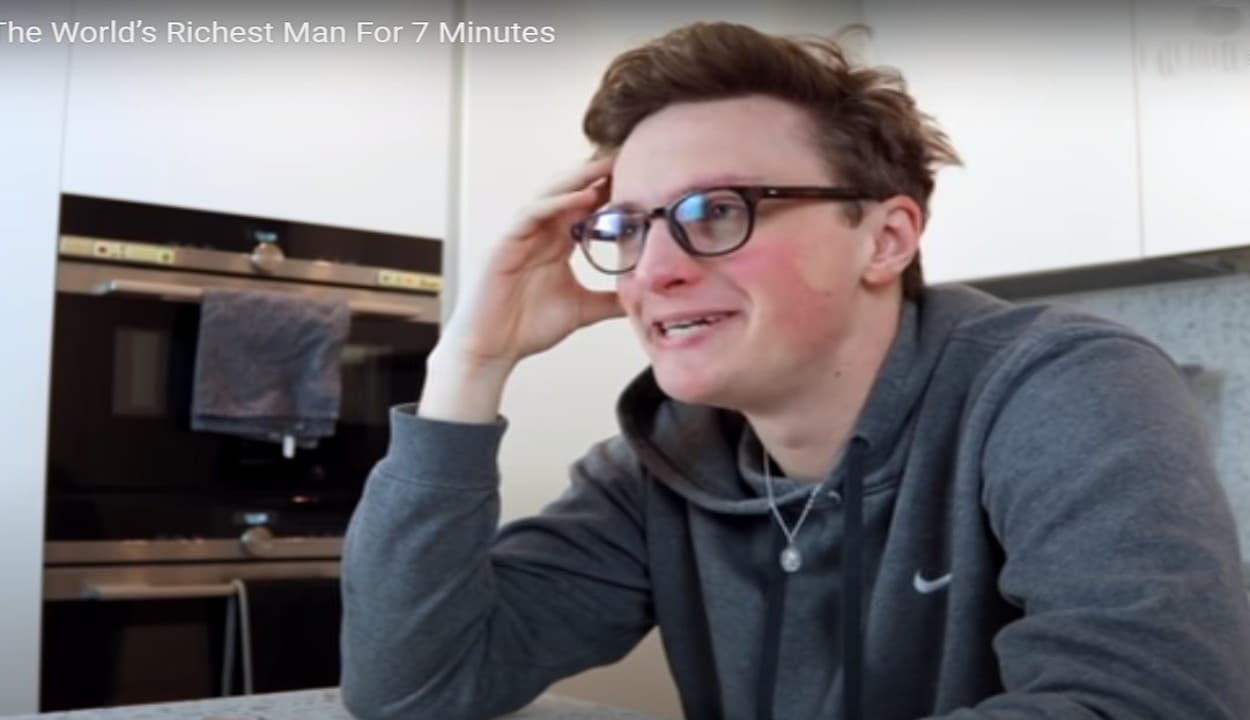 दुनिया का सबसे बड़ा अमीर बनने का दावा पेश कर रहा यूट्यूबर, लेकिन महज 7 मिनट में ही धराशायी हो गया रिकॉर्ड
