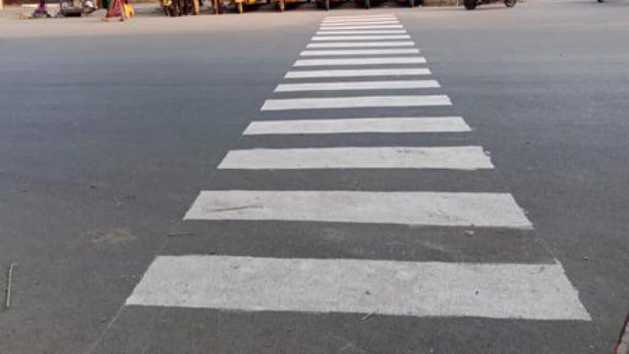 Explainer : भारत में सड़क के किनारे चलना खतरे से खाली नहीं, 99 फीसदी पैदल यात्री को चोट लगने का डर