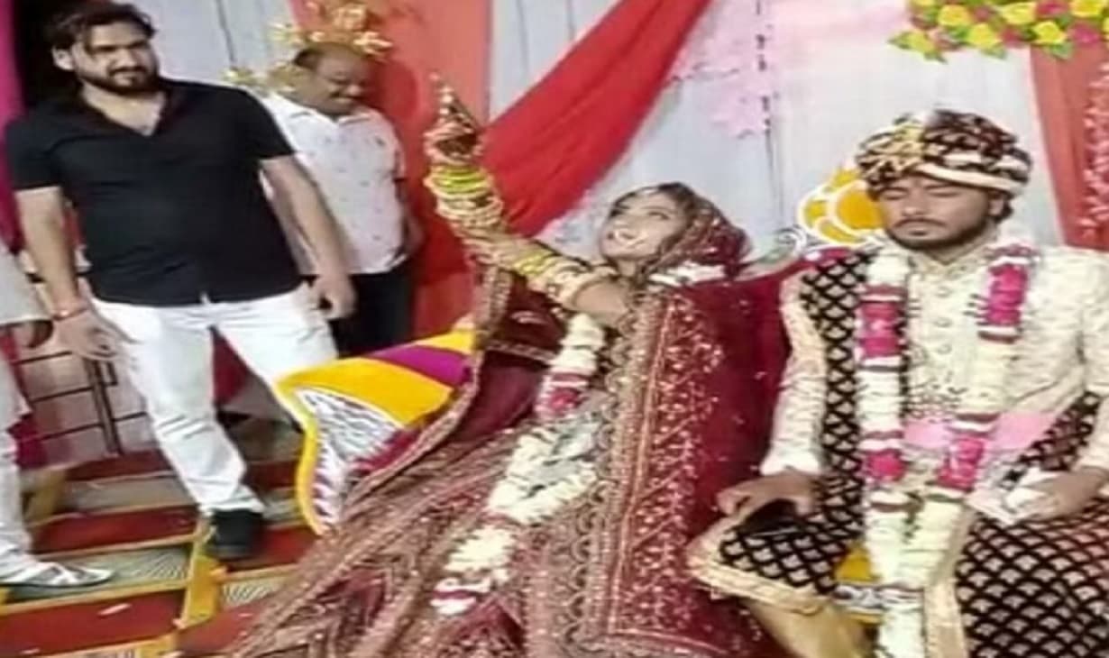 हाथरस में हवा में कई राउंड फायरिंग करने वाली दुल्हन फरार, हर्ष फायरिंग का वीडियो आया था सामने, तलाश जारी