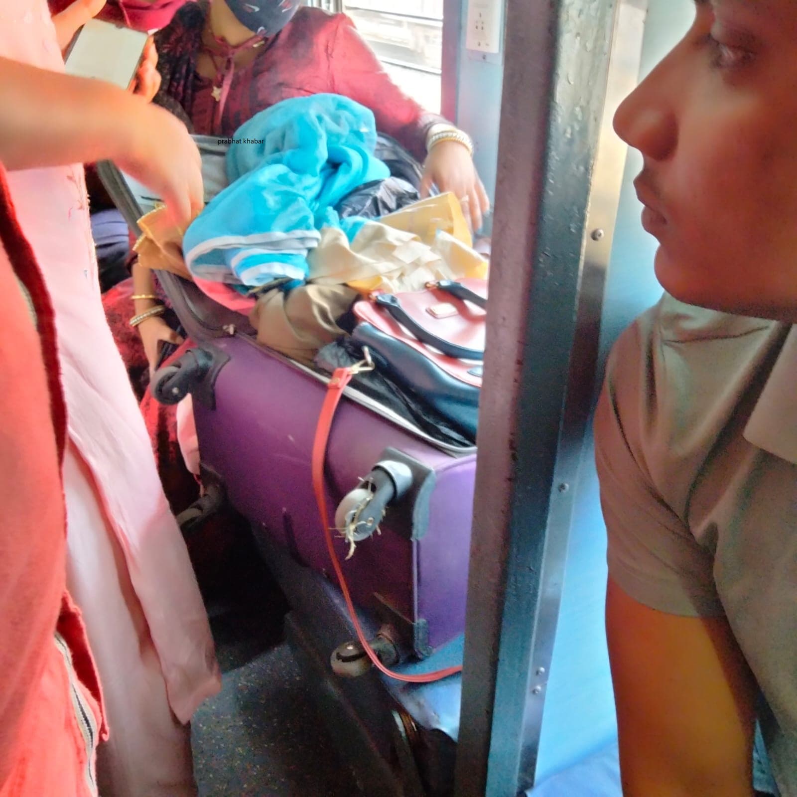 चुनाव ड्यूटी के बजाय दारोगा गयी शादी अटेंड करने, रास्ते से गायब हो गया सर्विस पिस्टल, विभाग करेगा कार्रवाई