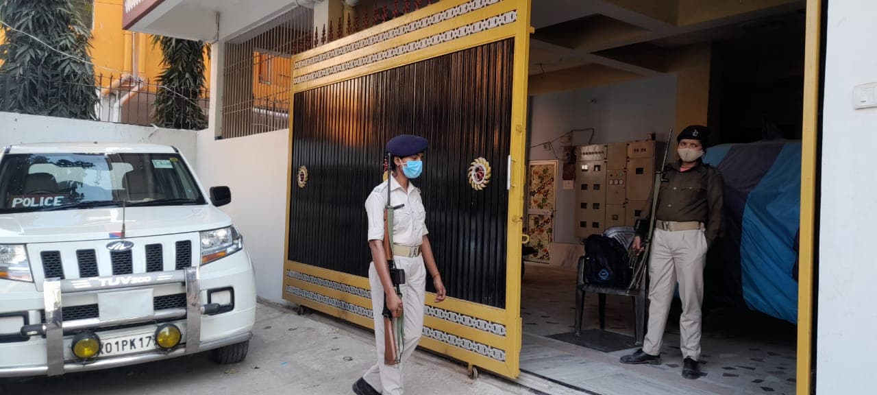 बिहार में एक और भ्रष्ट थानेदार पर कसा शिकंजा, प्रधान लिपिक के ठिकानों पर भी EOU की छापेमारी