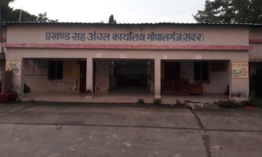 कुर्सी पर बैठने के लिए बदतमीजी पर उतरे BDO, जिलाधिकारी के पास पहुंचा मामला