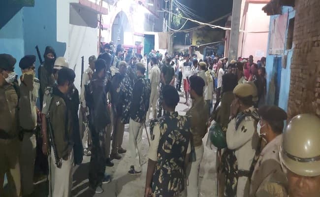 जमीन विवाद में दो पक्षों के बीच जमकर हुई गोलीबारी, पिता-पुत्र सहित तीन लोगों की मौत, छावनी में बदला इलाका