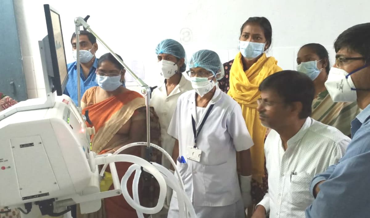 CoronaVirus Lock Down: लोहरदगा सदर अस्पताल में लगाया गया वेंटिलेटर मशीन