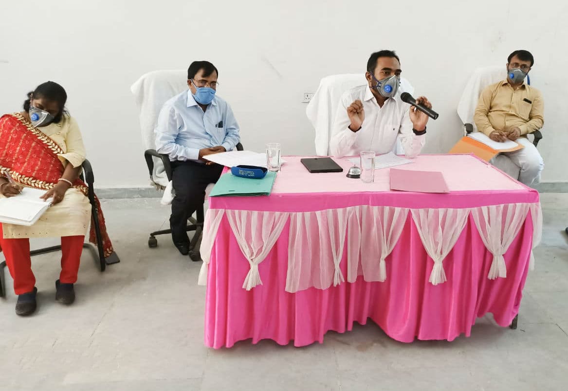 मनरेगा कार्य में जेसीबी मशीन वर्जित, ज्यादा से ज्यादा लोगों को दें रोजगार, डीसी ने कही यह बात