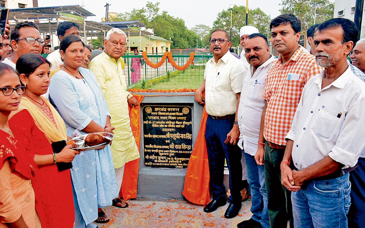 धनबाद के कोहिनूर मैदान में उद्घाटन के साथ गुलजार हुआ वेंडिंग जोन, बनाया गया 192 स्टॉल