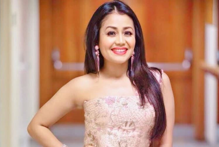 TikTok Video: अब सिंगर से शायर बन गईं नेहा कक्कड़, आप भी देखें
