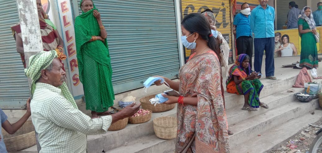 प्रभात खबर इंपैक्ट : विधायक की पहल पर किसानों को मिला सब्जी बाजार, जीडीएम बालिका उच्च विद्यालय में लगेगा हाट