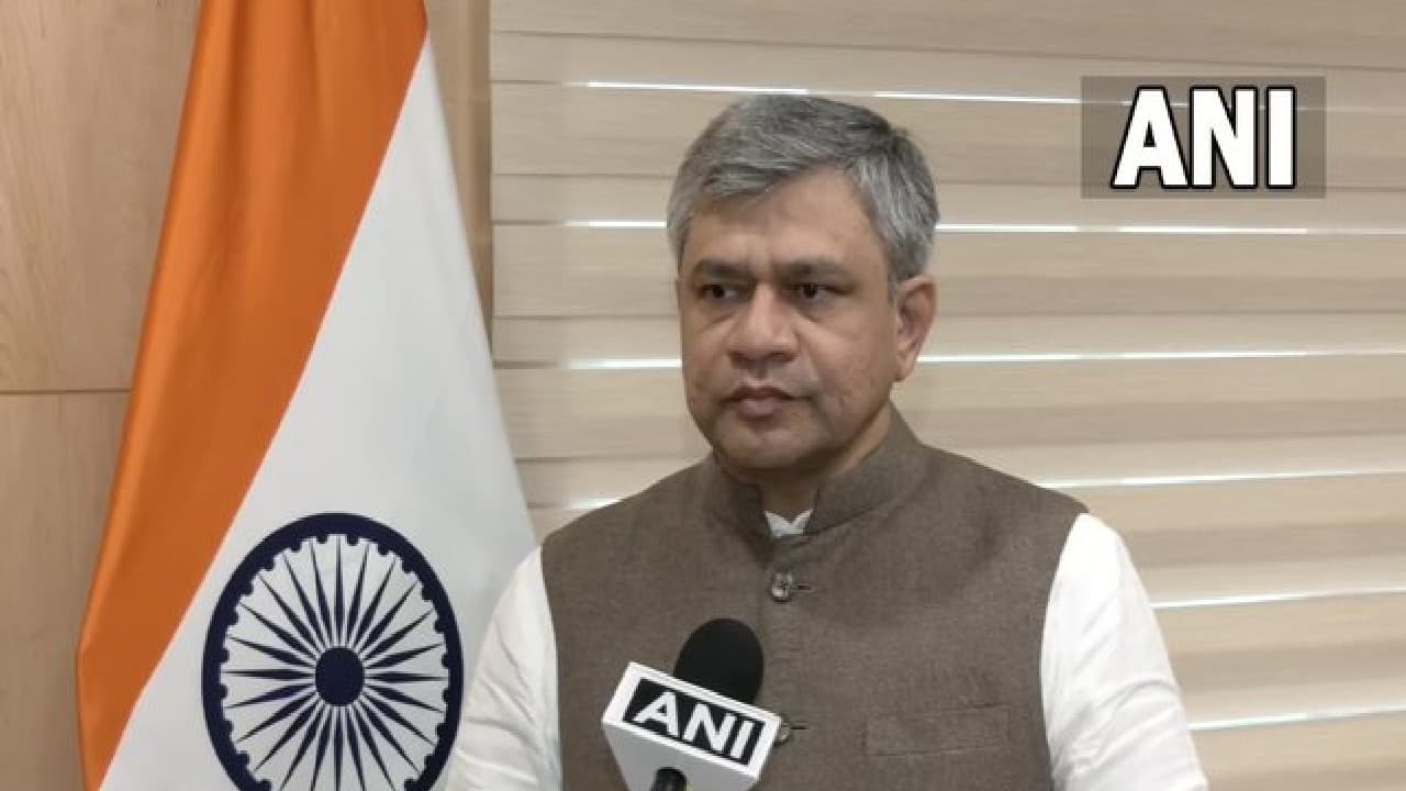 Agneepath Protest: अश्विनी वैष्णव ने युवाओं से की अपील, कहा- रेलवे की संपत्ति को नुकसान न पहुंचाएं